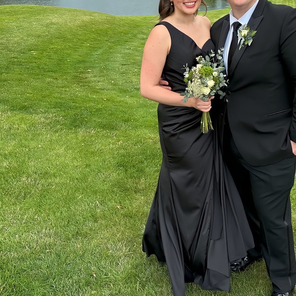 Ruched One-shoulder Formal dress - Picture 9 of 9